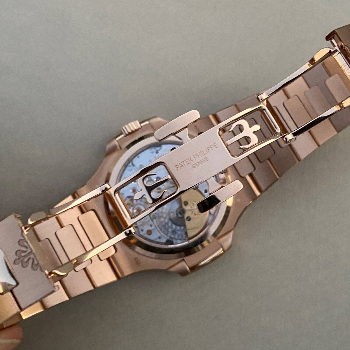 Luxury Patek Philippe Nautilus 5712R Gold