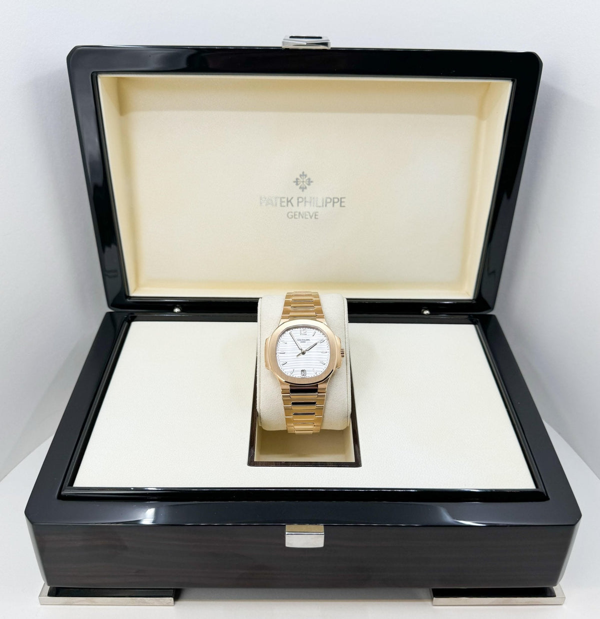 Patek Philippe Nautilus Ladies Automatic Watch, 18k Rose Gold, 35,2mm, Ref#71181R-001