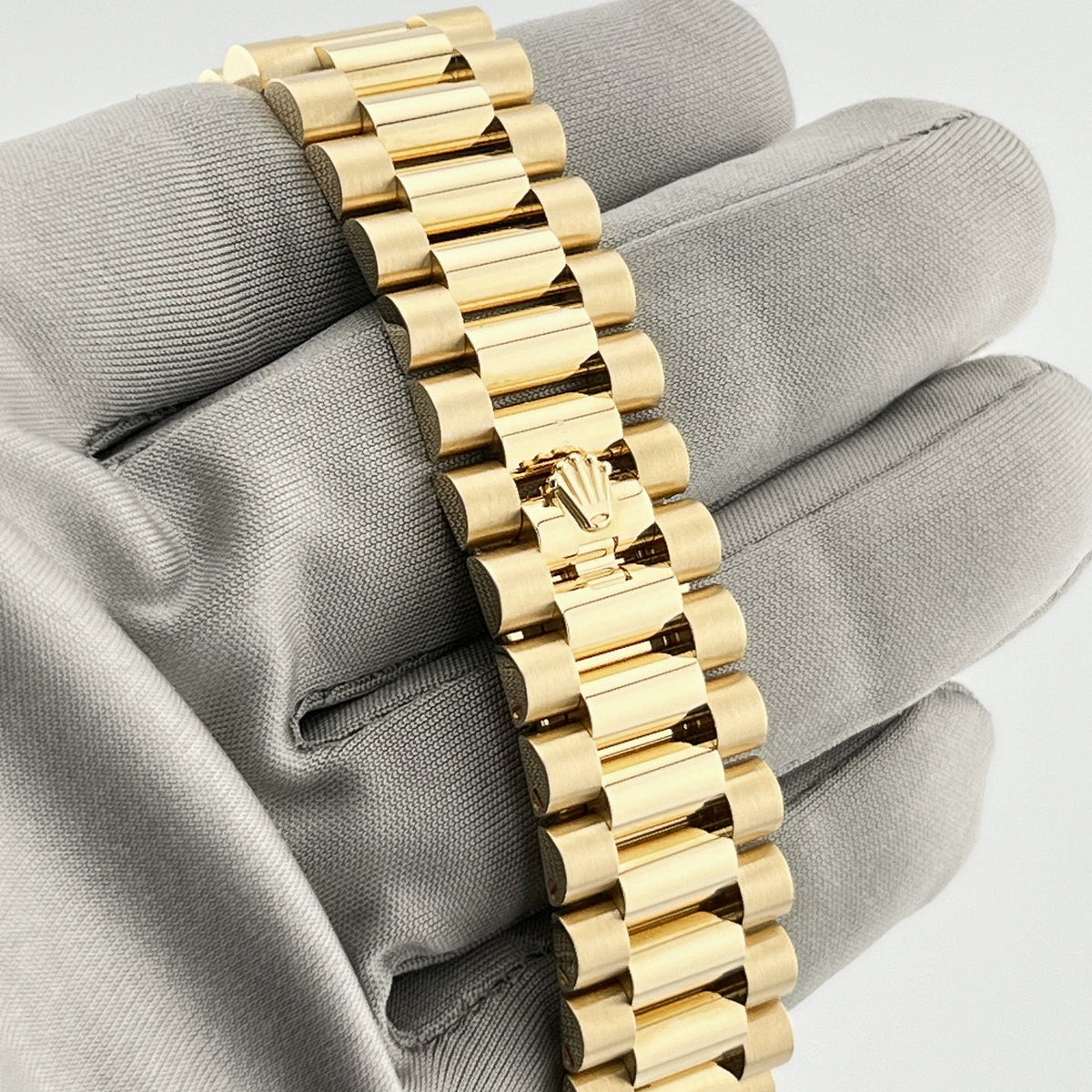 Rolex Day-Date 40mm President 18K Yellow Gold Green Roman Dial