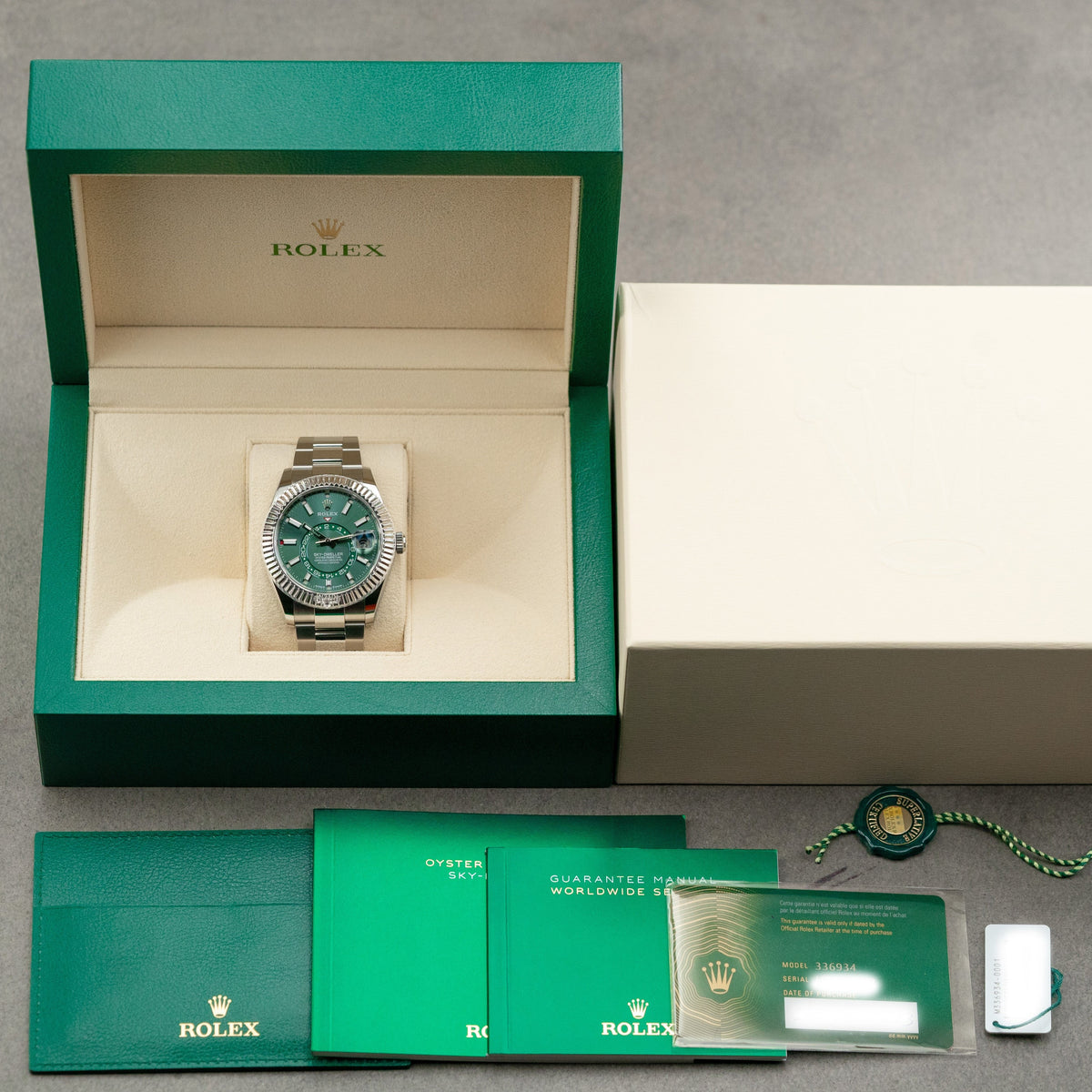 Rolex Sky-Dweller Oyster, 42 mm, Oystersteel and white gold M336934-0001