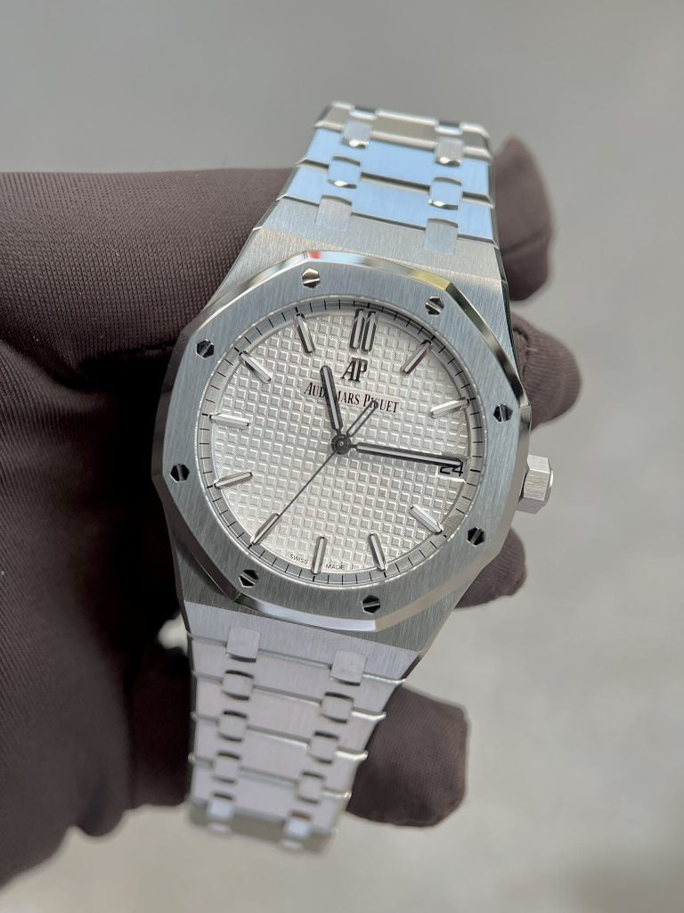 Audemars Piguet Royal Oak Selfwinding Silver Dial, 37Mm Stainless Steel 15450Stoo1256St01