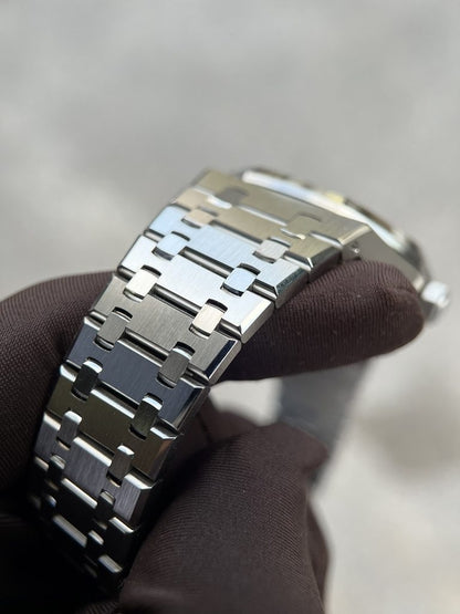 Audemars Piguet Royal Oak Selfwinding Silver Dial, 37Mm Stainless Steel 15450Stoo1256St01
