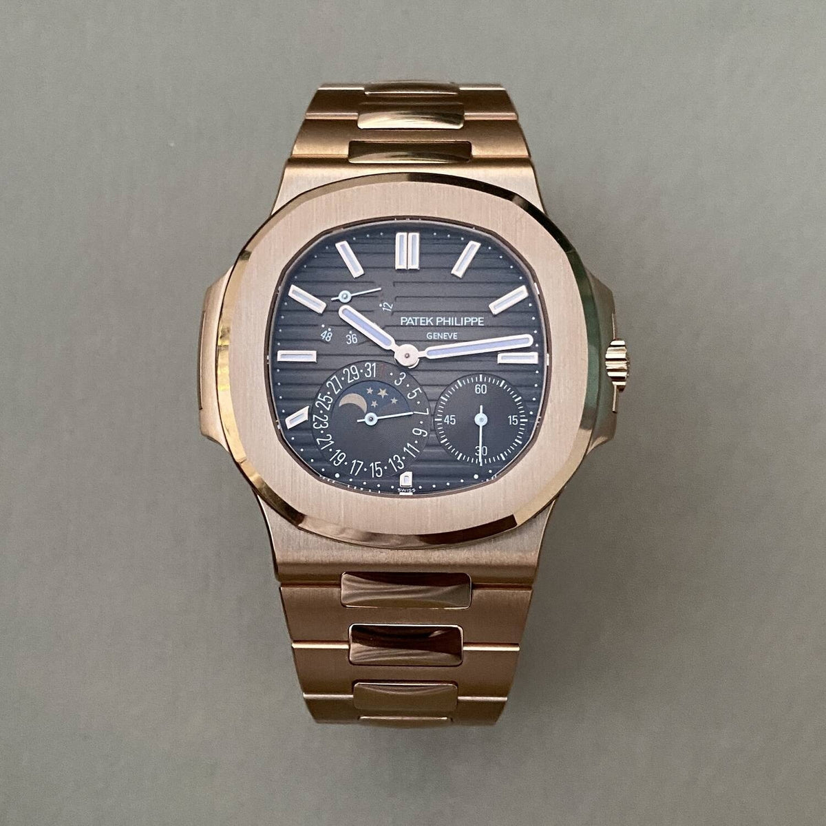Luxury Patek Philippe Nautilus 5712R Gold