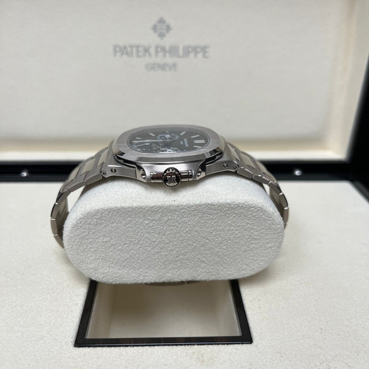 Luxury Patek Philippe Nautilus White Gold 5740-1G-001 With Blue Sunburst Dial