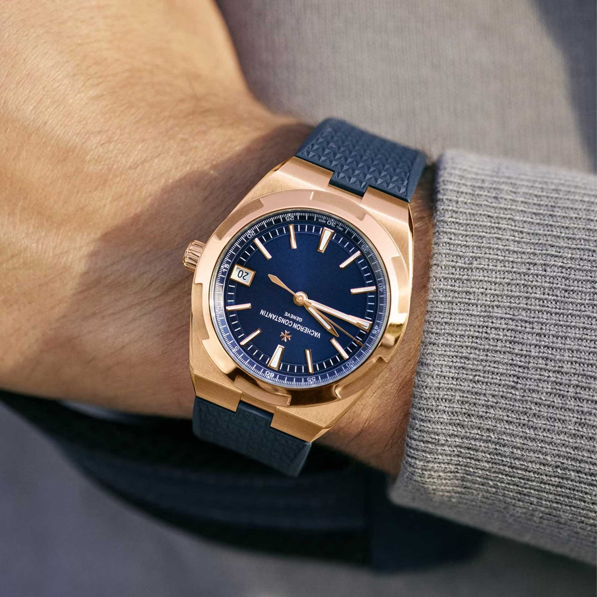 Luxury Vacheron Constantin Overseas self-winding 41 mm Pink gold, 18K 5N pink gold