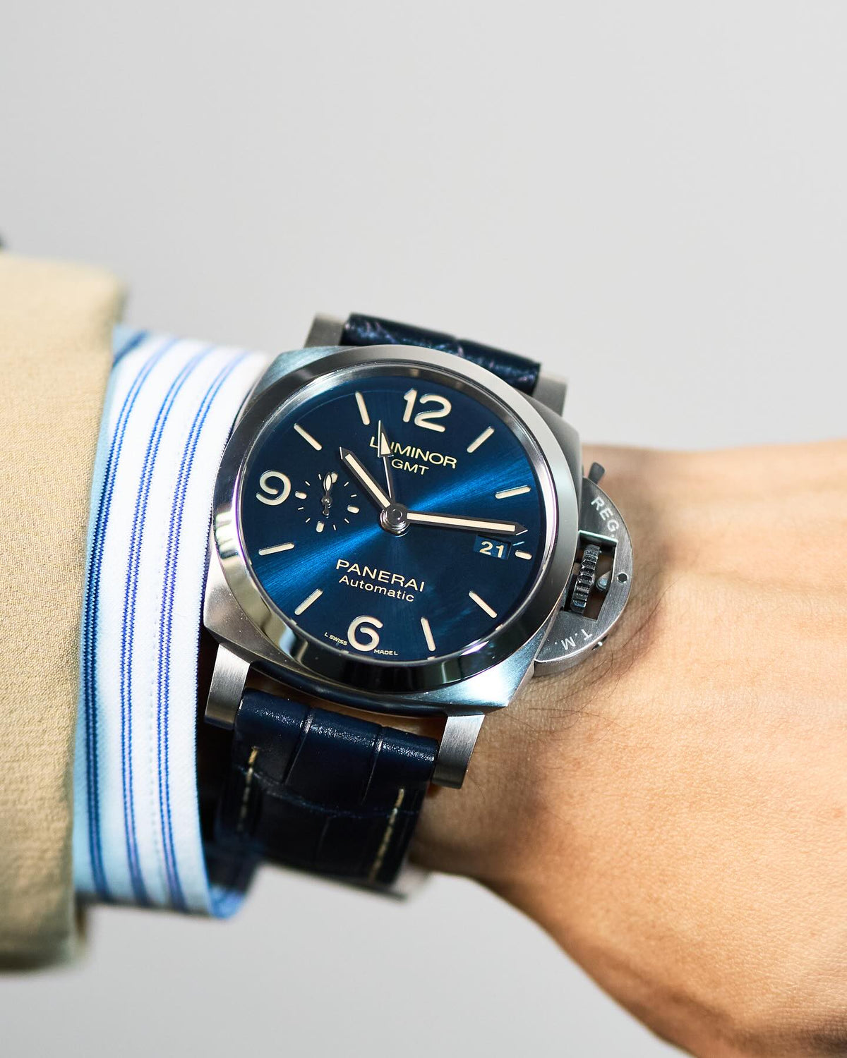 Panerai Luminor GMT PAM1033 Blue Dial P9011