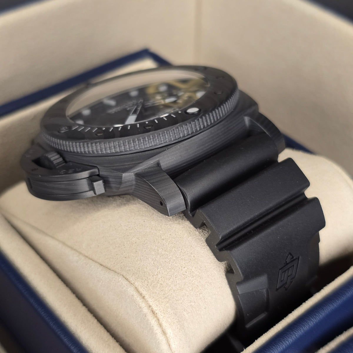 Panerai Luminor Submersible Marina Militare PAM979 VSF Carbotech Carbon Dial P9000
