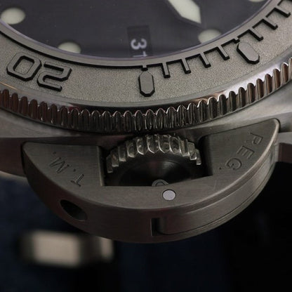 Panerai Luminor Submersible Mike Horn Edition PAM985 VSF Titanium Black Dial P9010