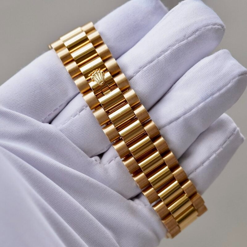 Rolex Day-Date 118238 Champagne President Diamond Dial