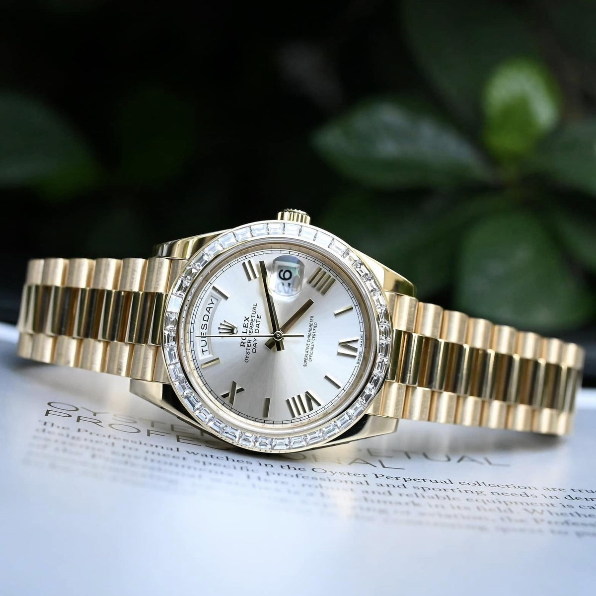 Rolex Day Date 40 Mm Yellow Gold Silver Dial Diamond Set Bezel President Bracelet M228398Tbr 0040