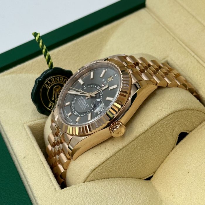 Rolex Sky-Dweller On Jubilee In Yellow Or Rose Gold M336935-0008