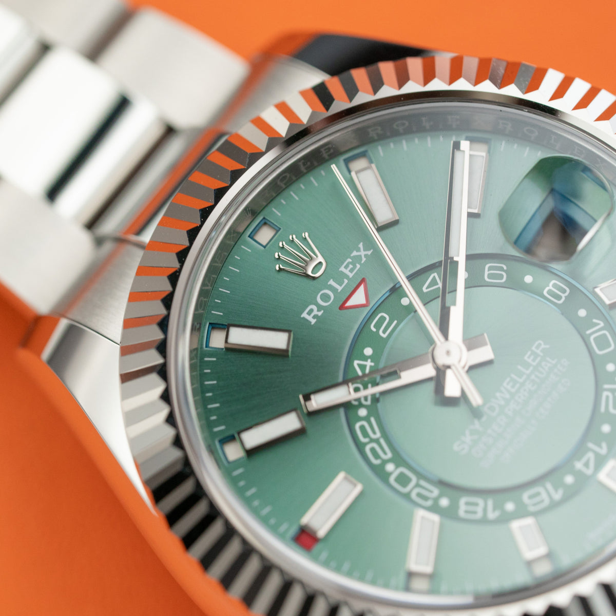 Rolex Sky-Dweller Oyster, 42 mm, Oystersteel and white gold M336934-0001
