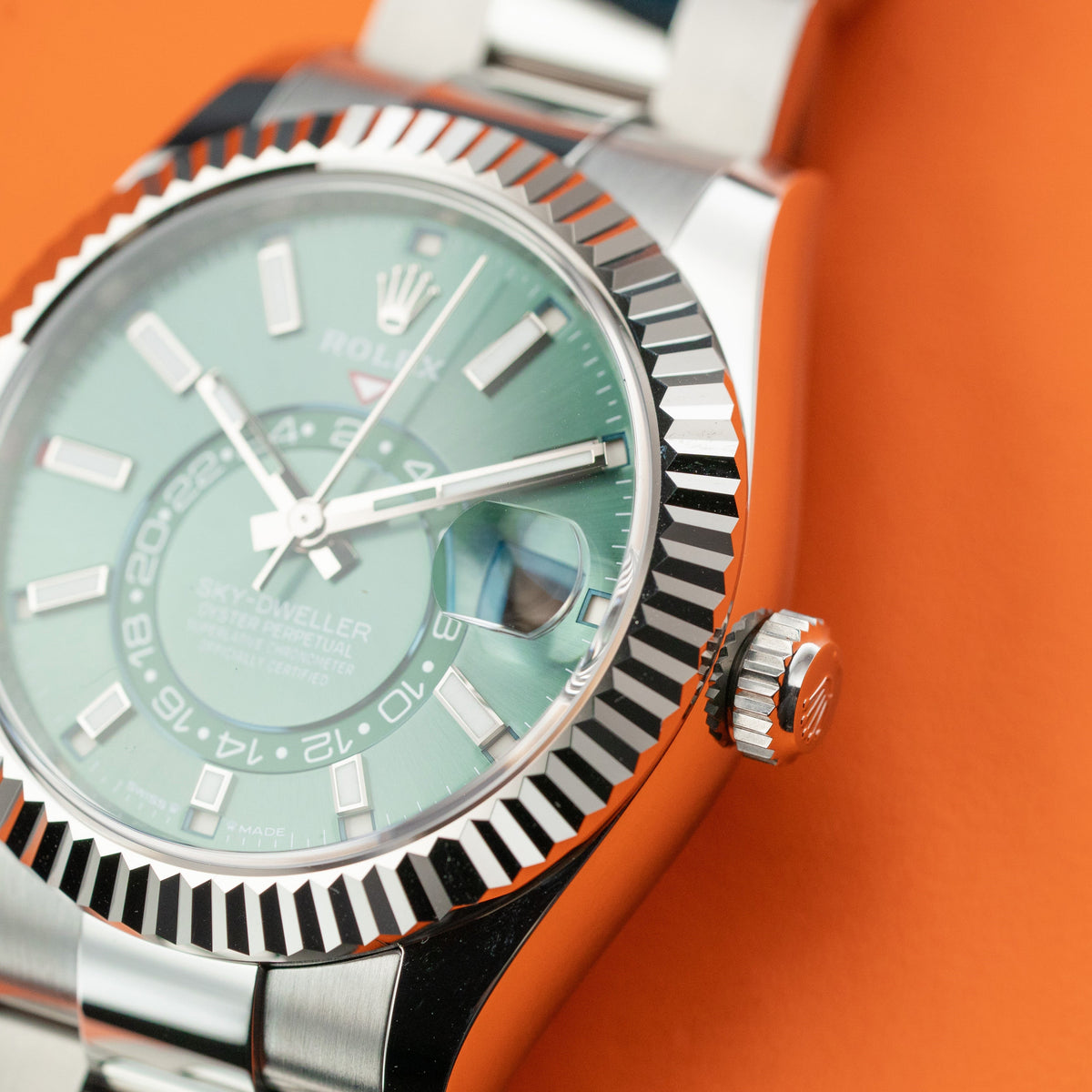Rolex Sky-Dweller Oyster, 42 mm, Oystersteel and white gold M336934-0001