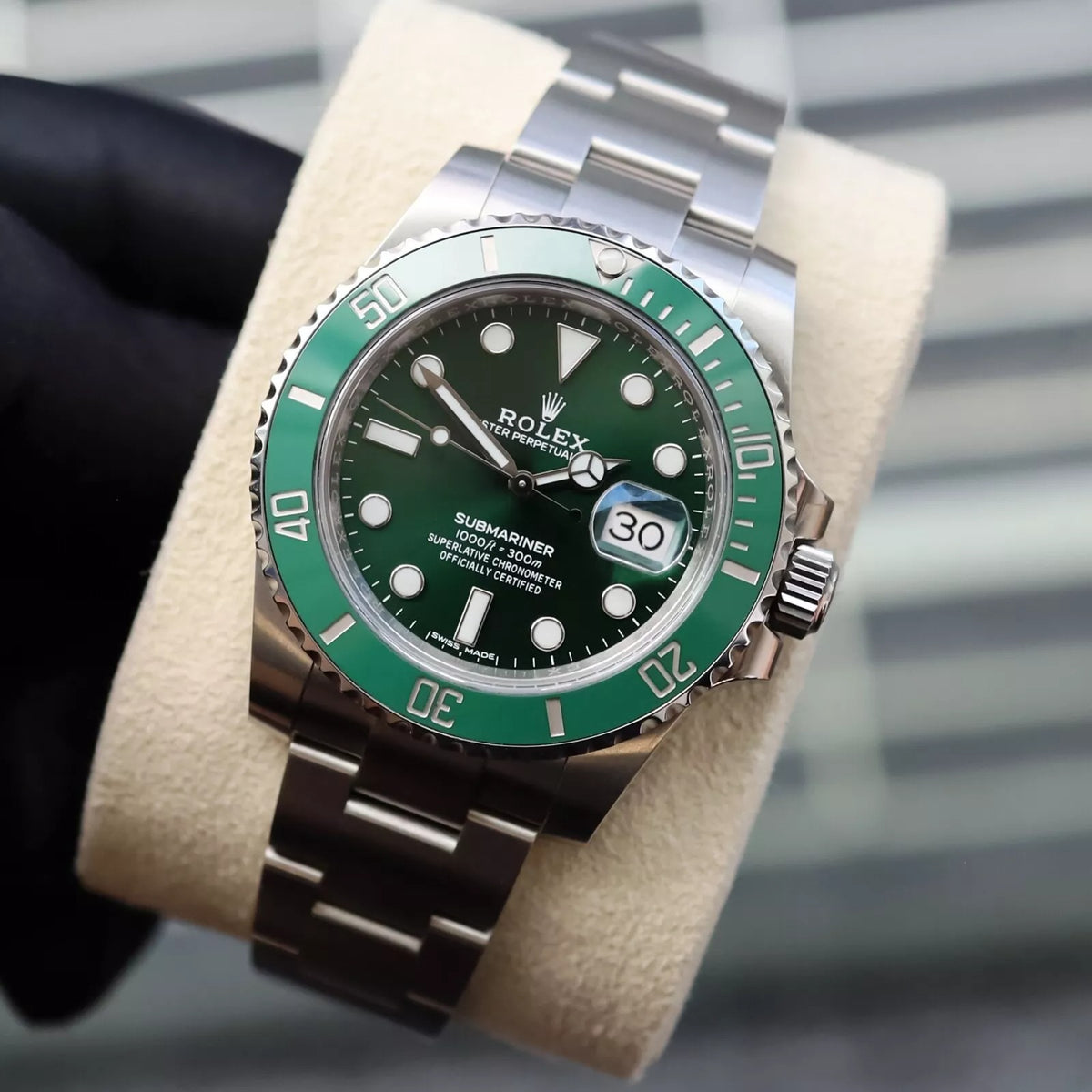 Rolex Submariner Oyster Perpetual Date Hulk Mens Watch 116610Lv